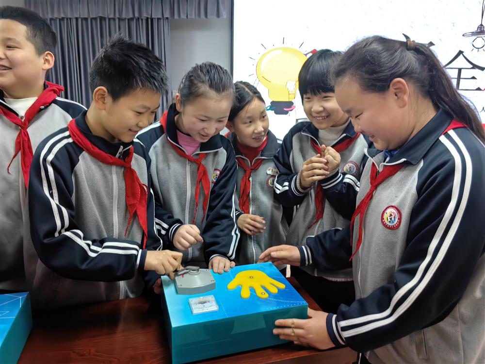 復興區鐵路小學 用電安全進校園，點亮開學季